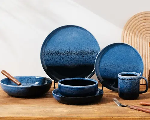 এই ছোট জায়গায়, সময়ের কোমলতা ঝাপসা হয়