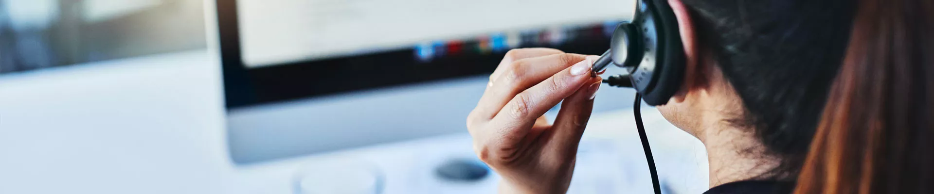 আমাদের সাথে যোগাযোগ করুন