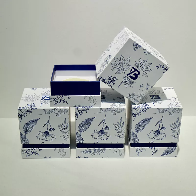 Lids াকনা দিয়ে উপহার বাক্স তৈরি করতে কোন উপকরণ ব্যবহার করা হয়?