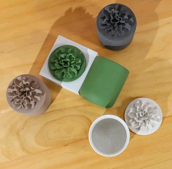 আলোর বাইরে, একটি মোমবাতি আর কি করতে পারে? আলোর বাইরে, একটি মোমবাতি আর কি করতে পারে?