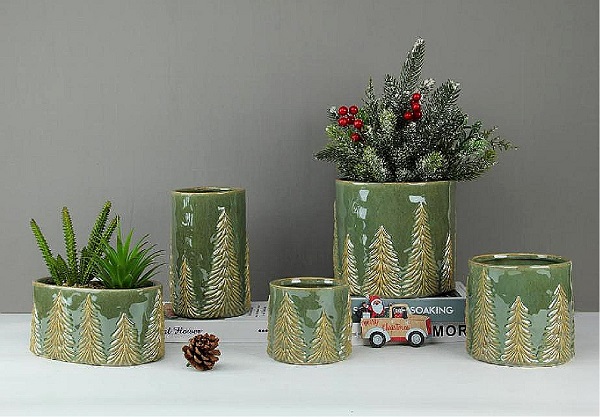 সংবাদ শিরোনাম: ক্রিসমাস সজ্জা একটি মৃদু পরিবেশ করতে চান? এই সিরামিক এমবসড পাইন ফুলদানি আপনার নতুন প্রিয় হবে?